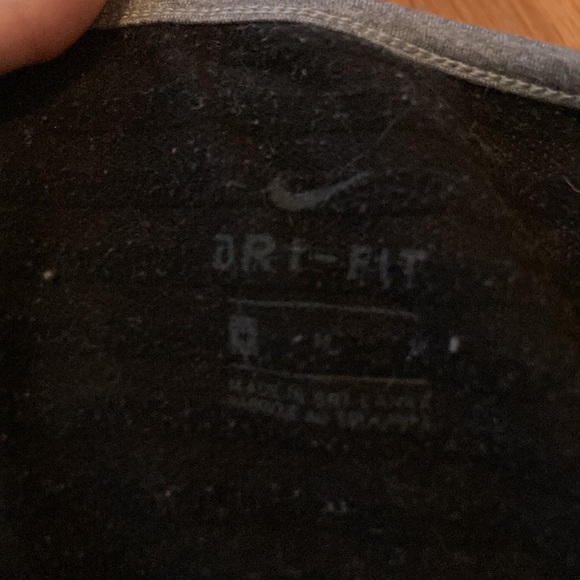 GIRLS LONG SLEEVE NIKE TEE - Picture 2 of 3